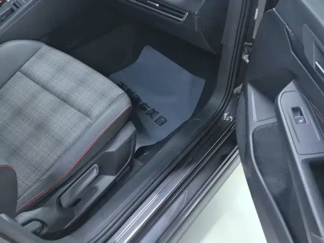 Volkswagen Golf GTI — Фото автомобиля 8