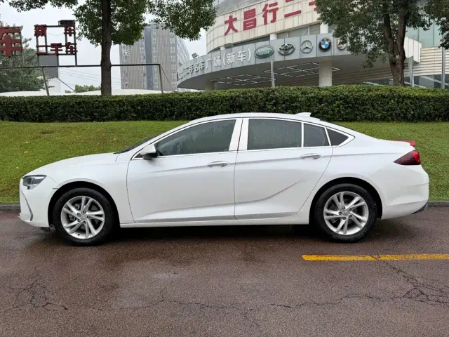 Buick Regal — Фото автомобиля 3