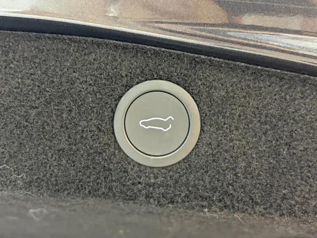 Tesla Model 3 — Фото автомобиля 20