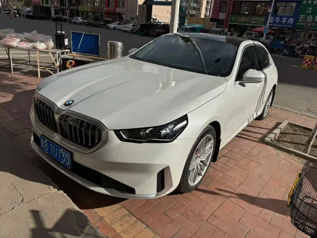 BMW 5 Series — Фото автомобиля 3
