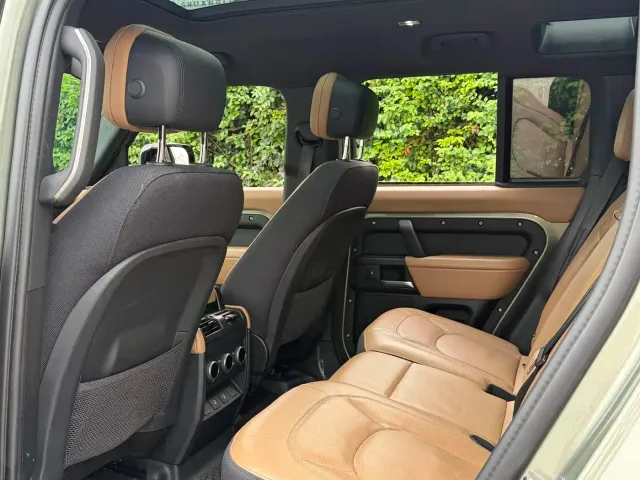 Land Rover Defender — Фото автомобиля 8