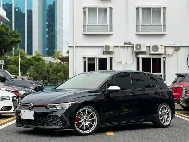Фотография автомобиля — Volkswagen Golf GTI