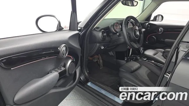 Mini Cooper Cooper 5 дверей Classic — Фото автомобиля 9