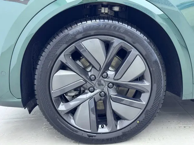 Li Auto L7 — Фото автомобиля 18