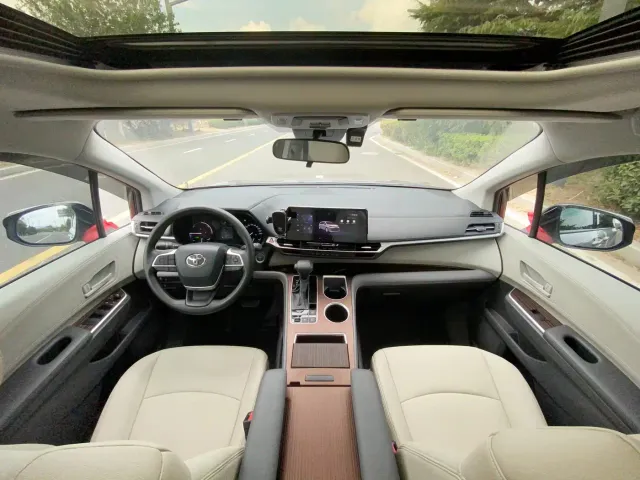 Toyota Sienna — Фото автомобиля 20