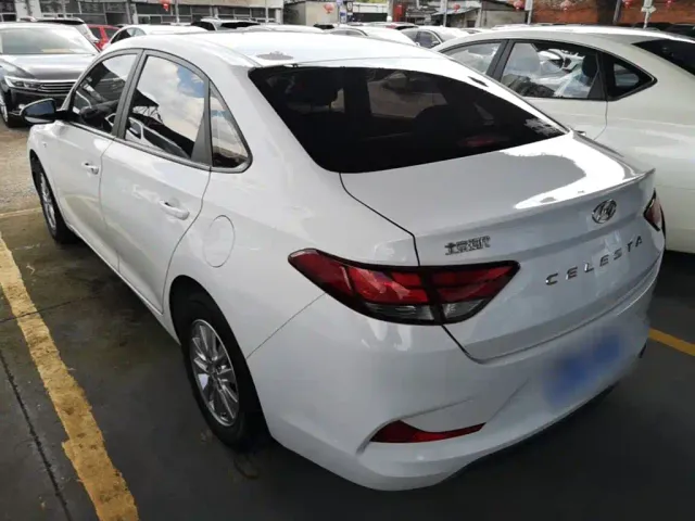 Hyundai Elantra — Фото автомобиля 4