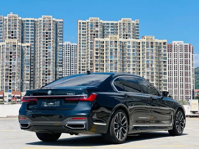 BMW 7 Series — Фото автомобиля 14