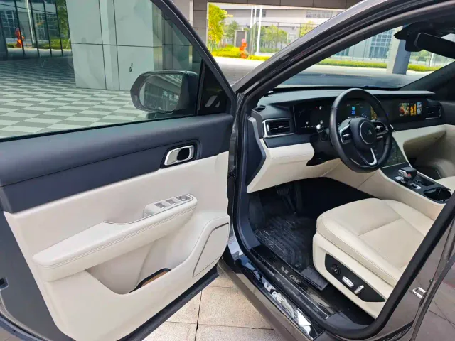 Li Auto ONE — Фото автомобиля 9