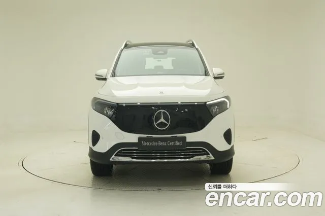 Mercedes-Benz EQB — Фото автомобиля 3