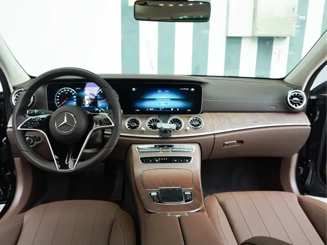 Mercedes-Benz E-Class — Фото автомобиля 24