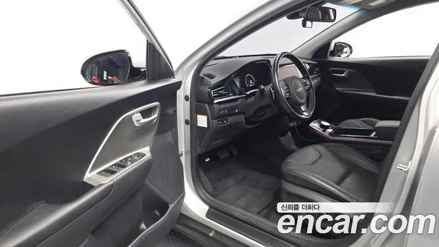Kia Niro — Фото автомобиля 14