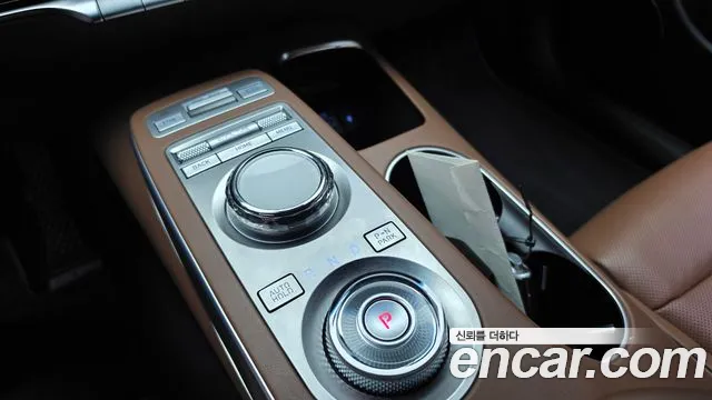 Genesis GV70 — Фото автомобиля 12