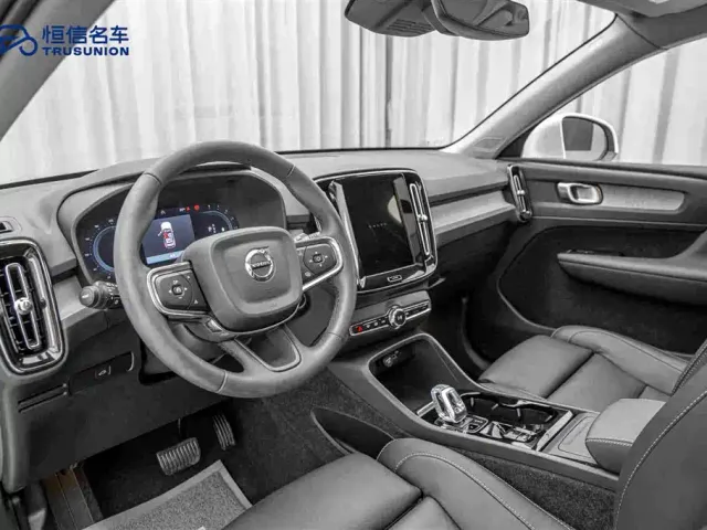 Volvo XC40 — Фото автомобиля 12