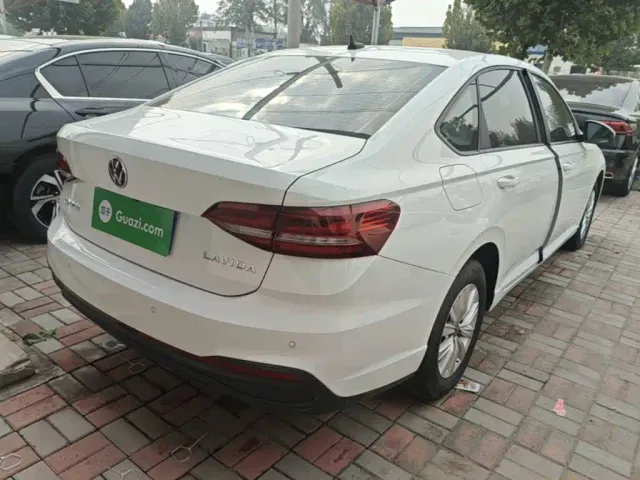Volkswagen Lavida — Фото автомобиля 6