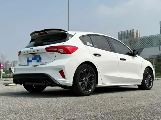 Ford Focus — Фото автомобиля 8