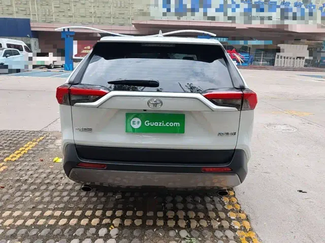 Toyota RAV4 — Фото автомобиля 5