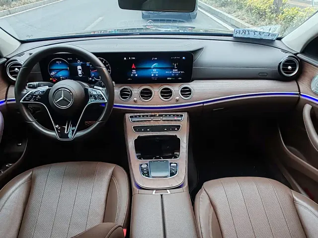 Mercedes-Benz E-Class — Фото автомобиля 11