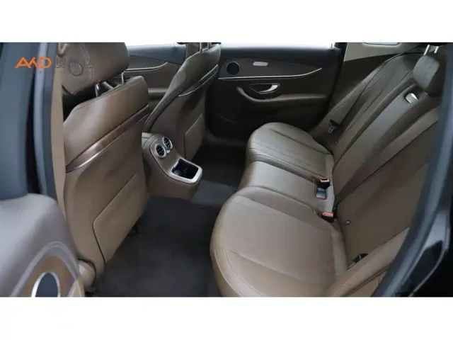 Mercedes-Benz E-Class — Фото автомобиля 7