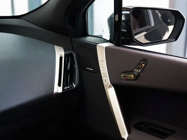 BMW iX — Фото автомобиля 5