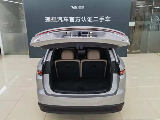 Li Auto i8 — Фото автомобиля 17