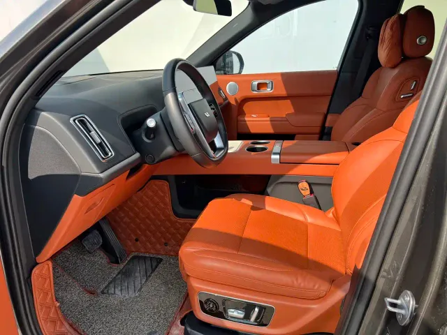 Li Auto L8 — Фото автомобиля 3