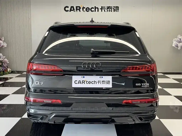 Audi Q7 — Фото автомобиля 6
