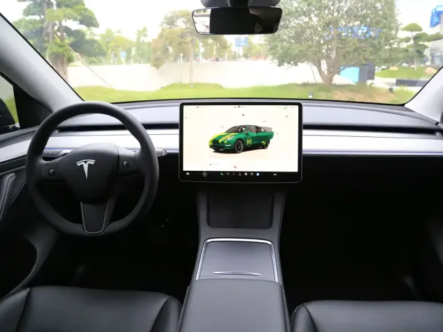 Tesla Model Y — Фото автомобиля 6
