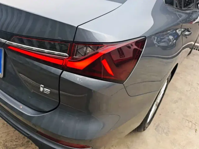 Roewe i5 — Фото автомобиля 7