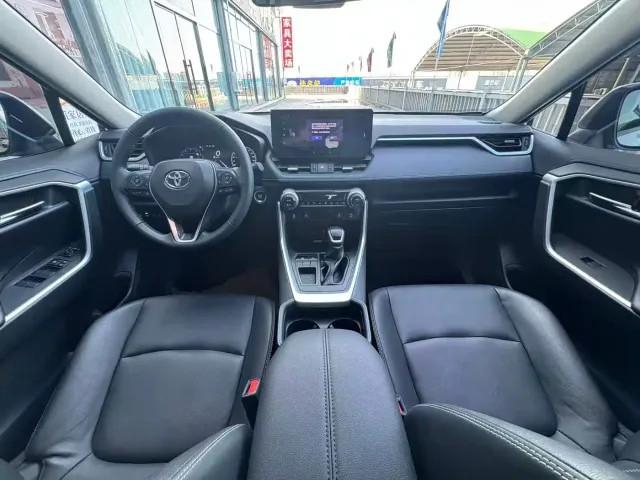 Toyota RAV4 — Фото автомобиля 8