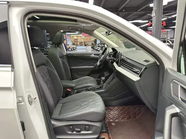 Volkswagen Tiguan L — Фото автомобиля 4