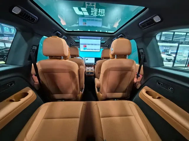 Li Auto L9 — Фото автомобиля 12