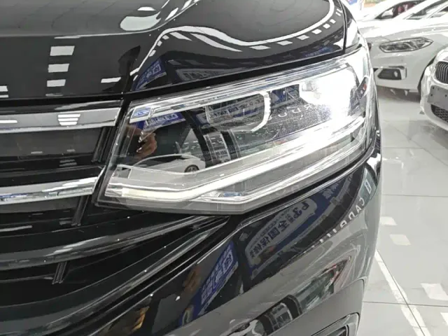 Volkswagen Tiguan L — Фото автомобиля 23