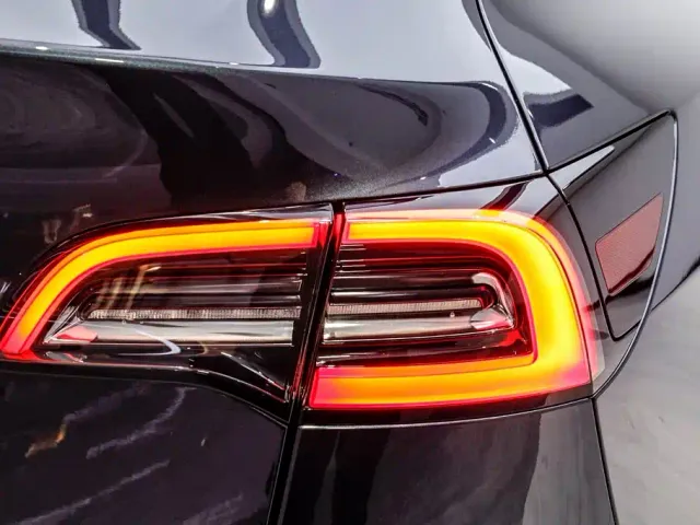 Tesla Model Y — Фото автомобиля 22