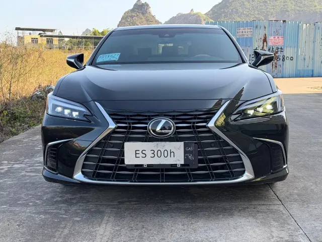 Lexus ES — Фото автомобиля 2