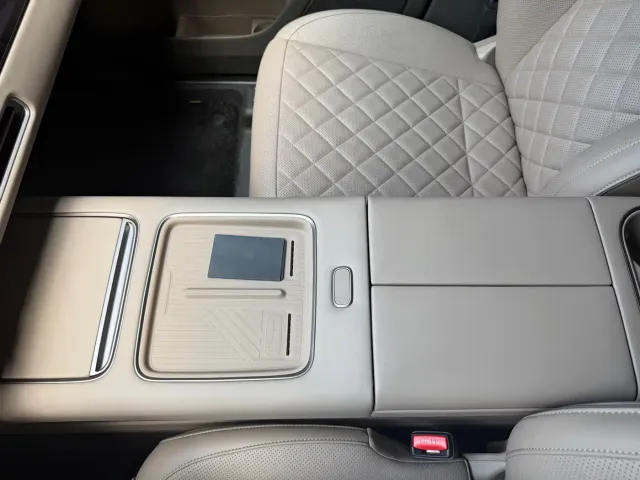 Li Auto L8 — Фото автомобиля 16