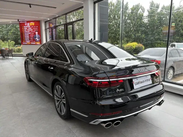 Audi A8 — Фото автомобиля 6