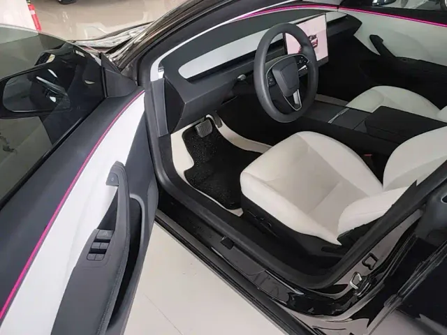Tesla Model 3 — Фото автомобиля 15