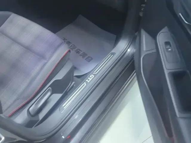 Volkswagen Golf GTI — Фото автомобиля 8