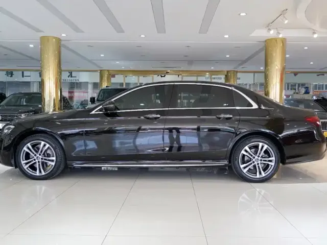 Mercedes-Benz E-Class — Фото автомобиля 16