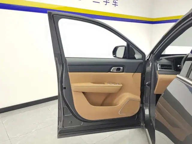 Li Auto ONE — Фото автомобиля 7