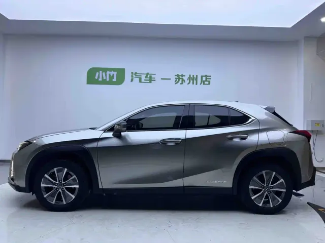 Lexus UX — Фото автомобиля 7