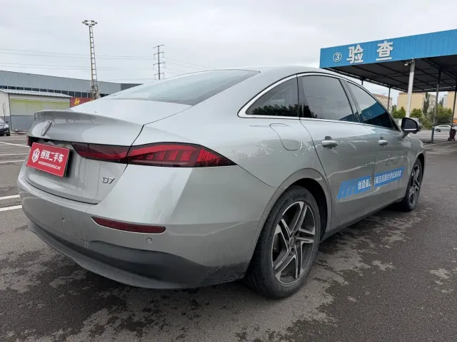 Roewe D7 — Фото автомобиля 4