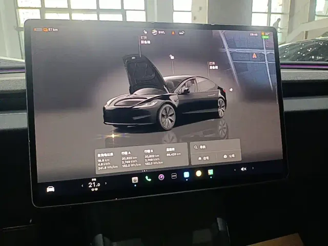 Tesla Model 3 — Фото автомобиля 12