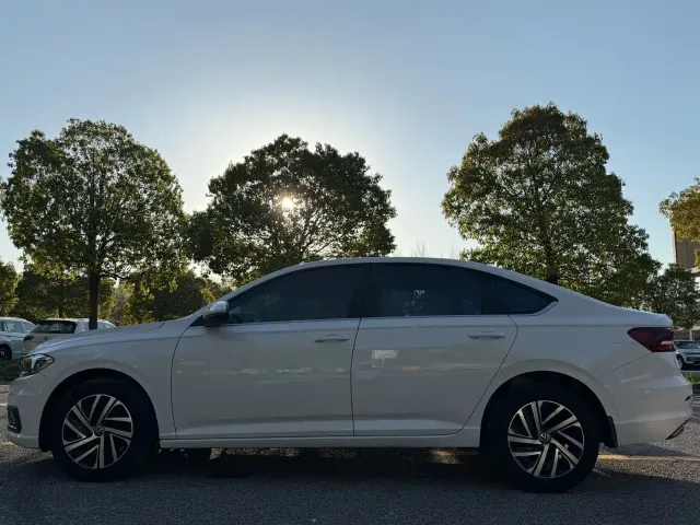 Volkswagen Lavida 2022 1.5L Auto Comfort Edition — Фото автомобиля 11