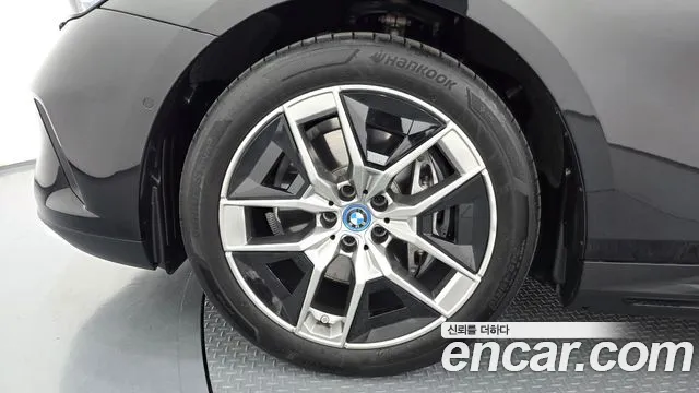 BMW i5 — Фото автомобиля 4