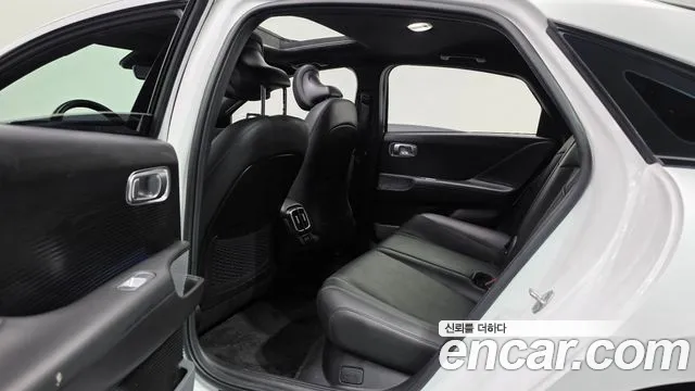 Hyundai Ioniq 6 — Фото автомобиля 11