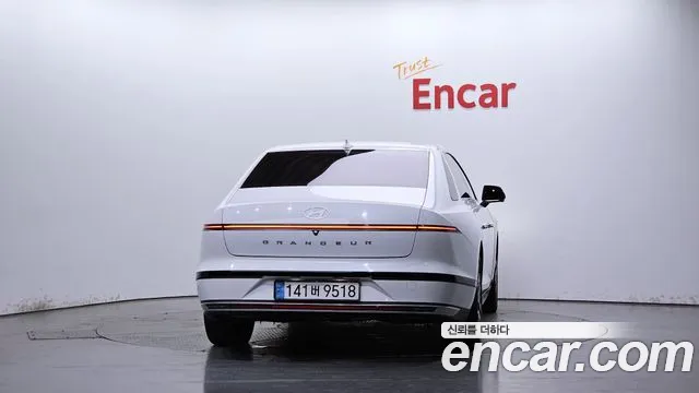 Hyundai Grandeur GN7 — Фото автомобиля 4