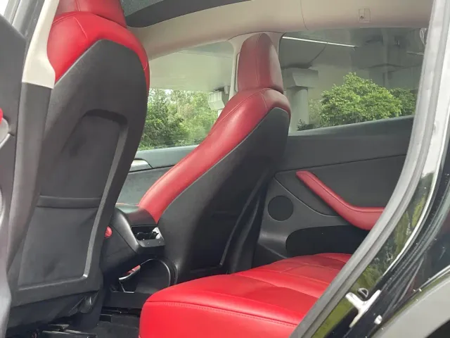 Tesla Model Y — Фото автомобиля 15