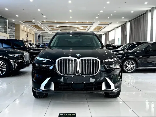 BMW X7 — Фото автомобиля 3