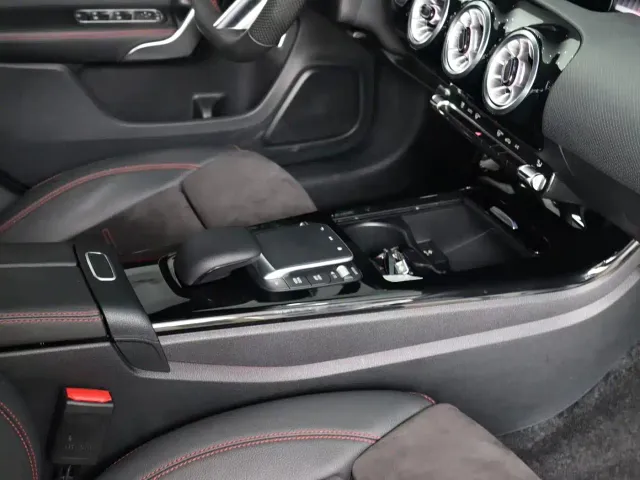 Mercedes-Benz A-Class — Фото автомобиля 29